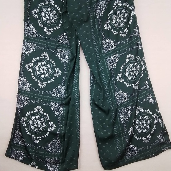 Soncy Smocked Waistband Pants Size 00 (10) in Green‎ w/ White Floral Design - Picture 9 of 11